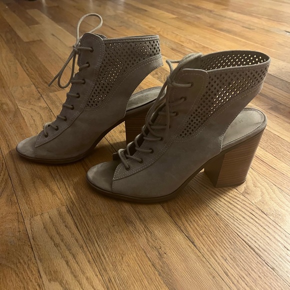 Women’s Beige Suede Metaphor Sandals- size 11 - Picture 2 of 3